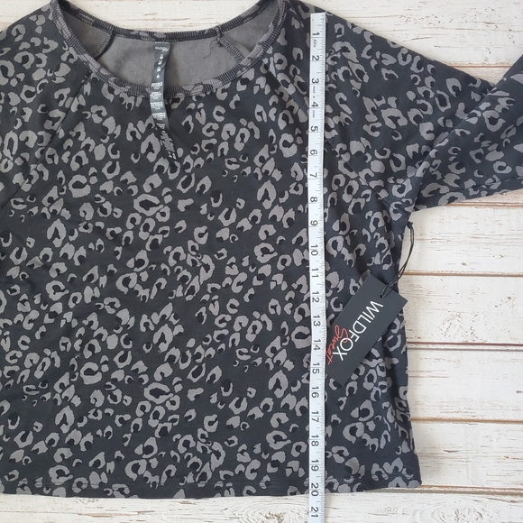NWT WildFox Sweat Women's Leopard Print Grey and Black Top Size M - Picture 7 of 10